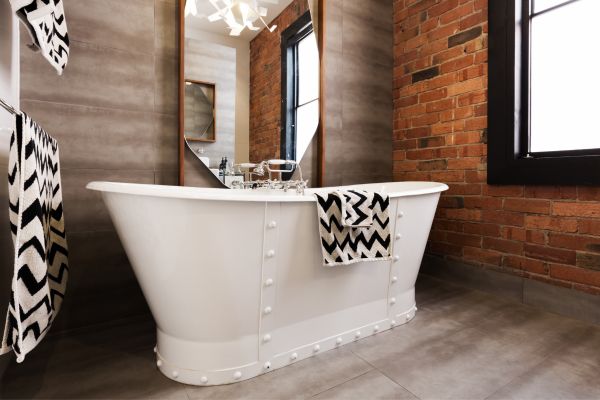 freestanding tubs pros and cons